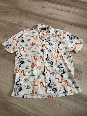 Men's Short Sleeve White Printed Button-Up Shirt with Orange & Black Snake Motif